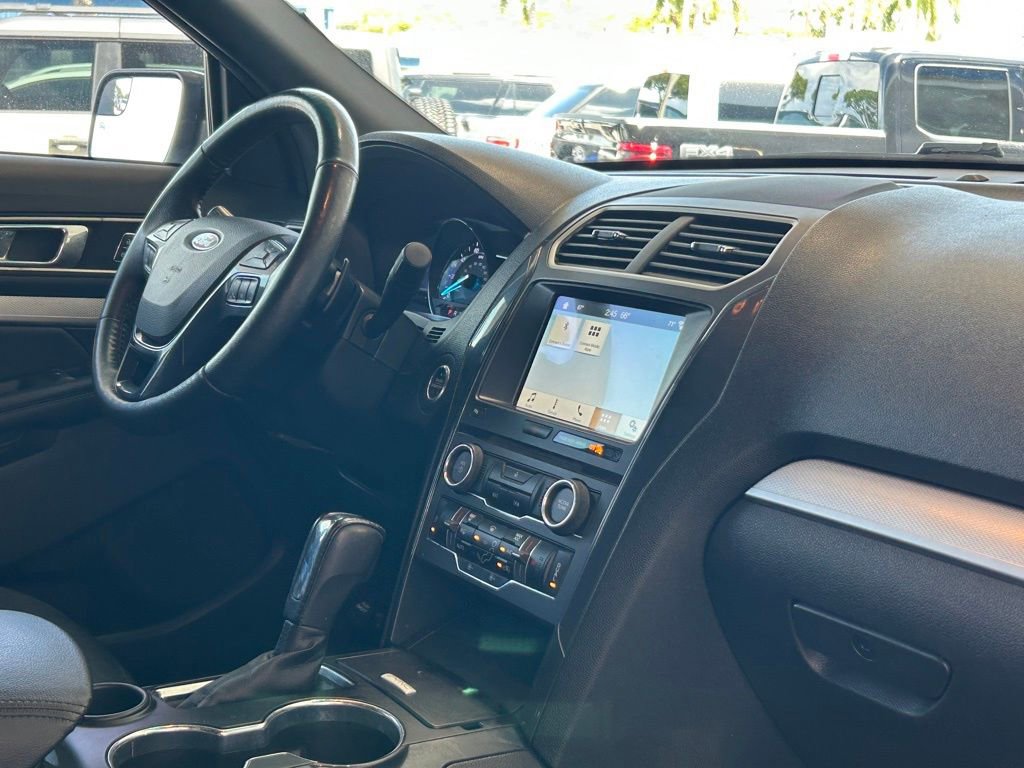 Used 2017 Ford Explorer XLT w/ Equipment Group 202A image 24