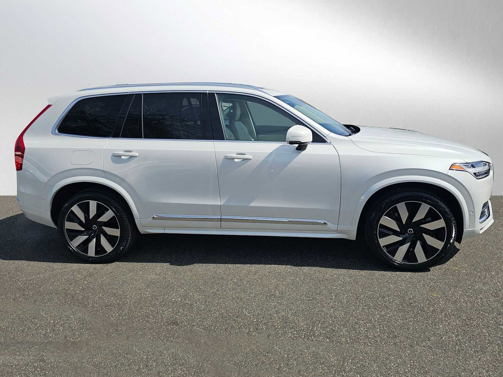 Used 2023 Volvo XC90 T8 Ultimate w/ Protection Package Premier image 2
