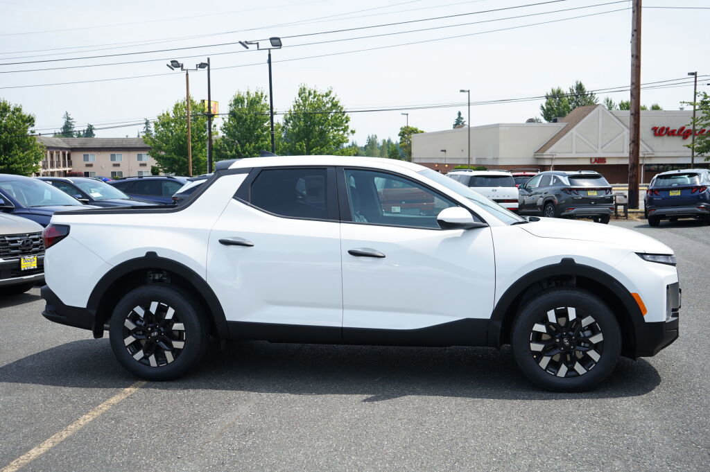 New 2025 Hyundai Santa Cruz SE AWD/4WD image 4