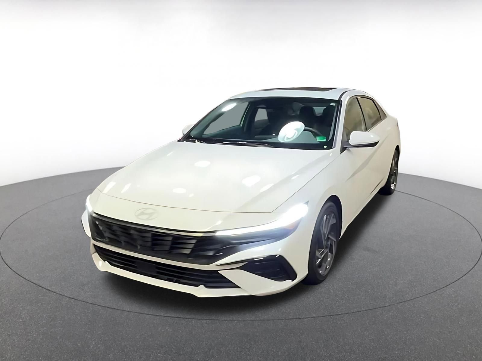 Used 2025 Hyundai Elantra SEL image 7