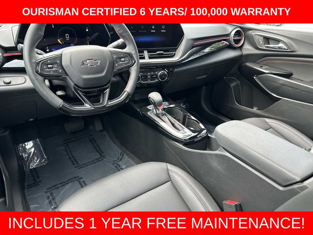 Used 2025 Chevrolet Trax RS w/ Sunroof Package FWD image 17