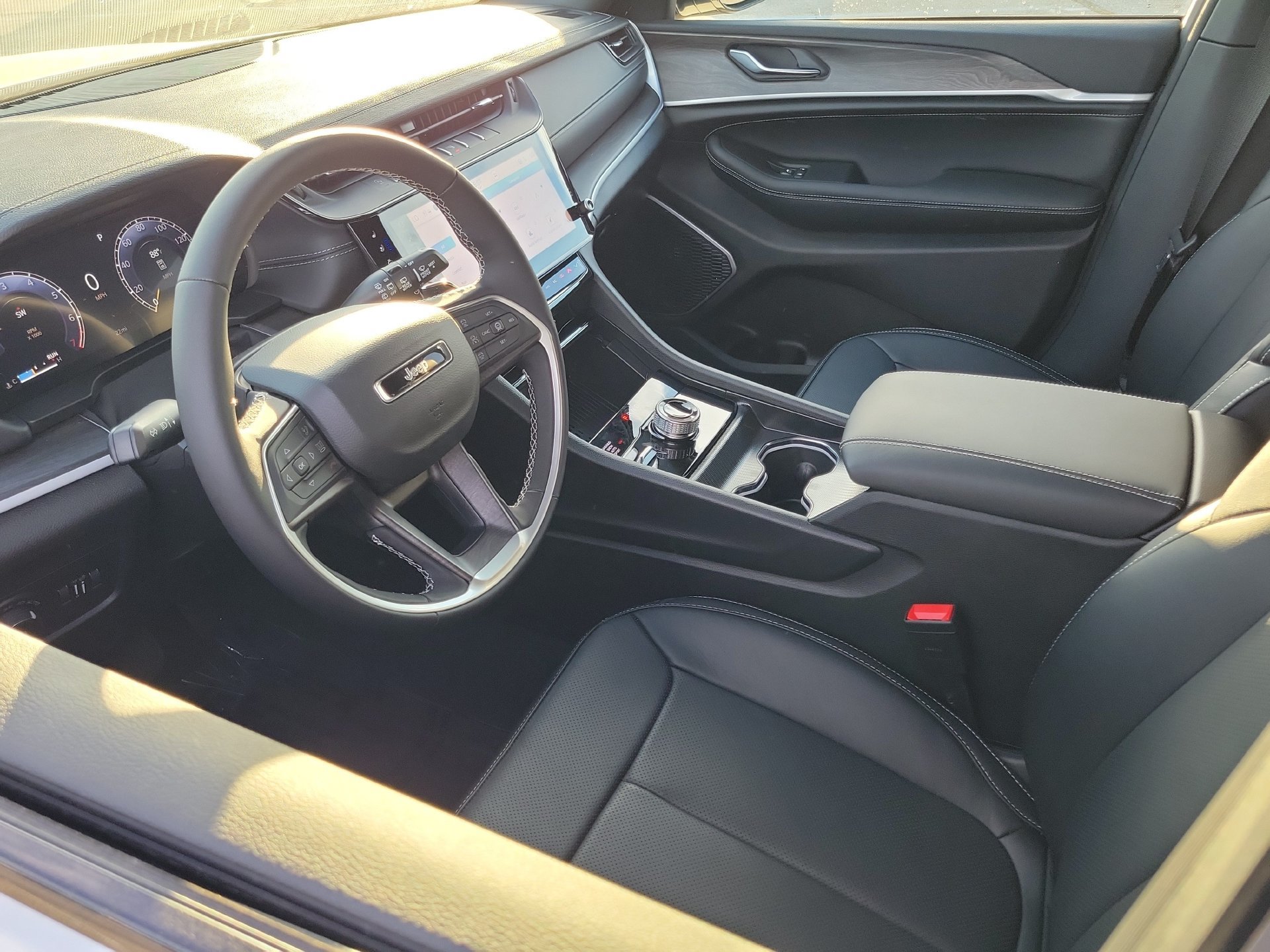 New 2026 Jeep Grand Cherokee Limited AWD/4WD image 3