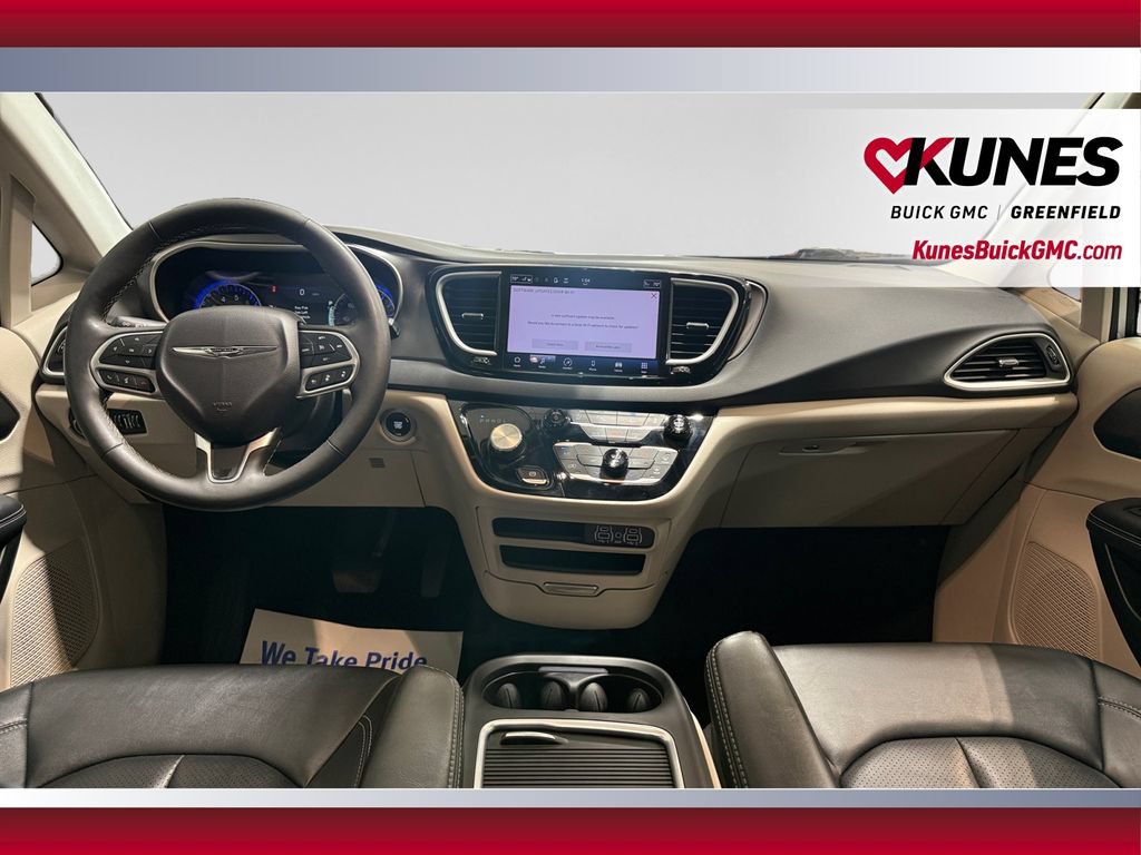 Used 2024 Chrysler Pacifica Touring-L FWD image 24