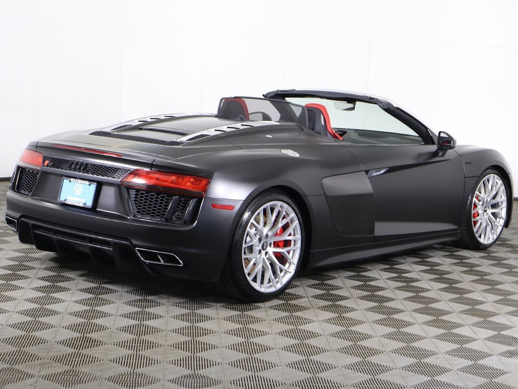 Used 2018 Audi R8 V10 w/ Carbon Exterior Package image 10