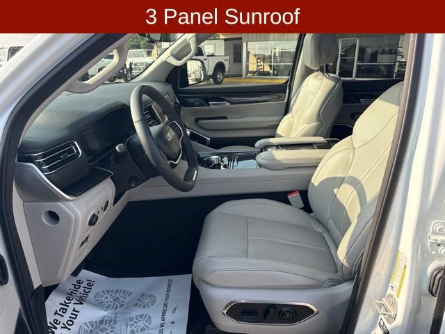 Used 2024 Jeep Wagoneer 2WD w/ Premium Group I image 12