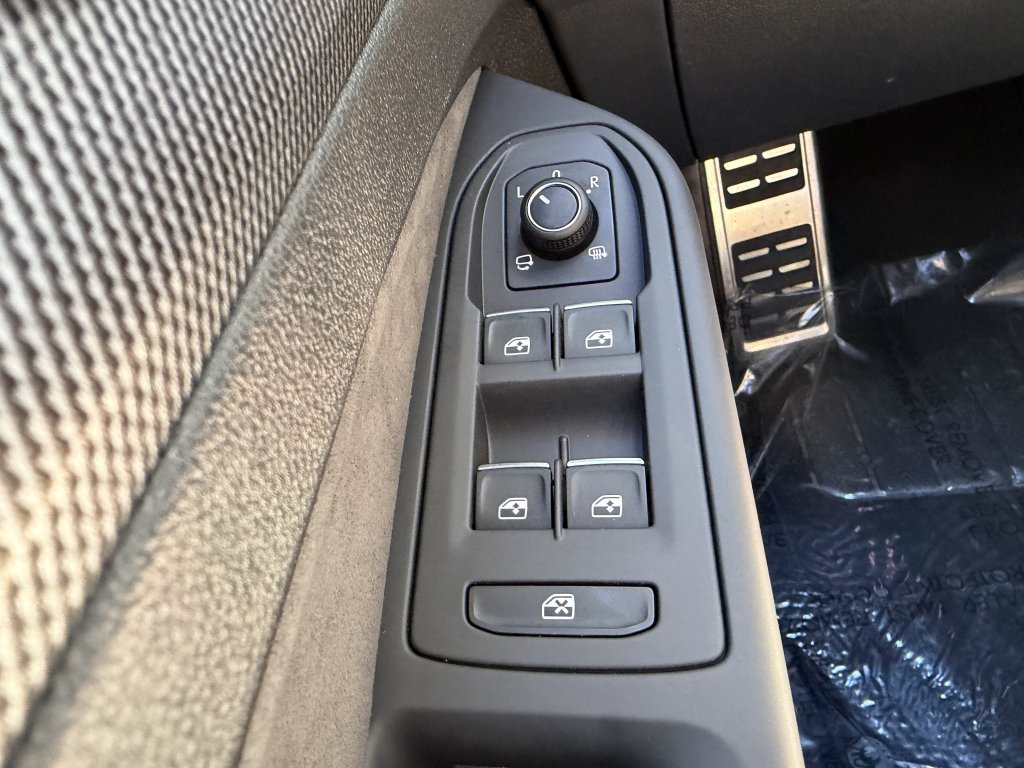 Used 2025 Volkswagen GTI SE FWD image 26