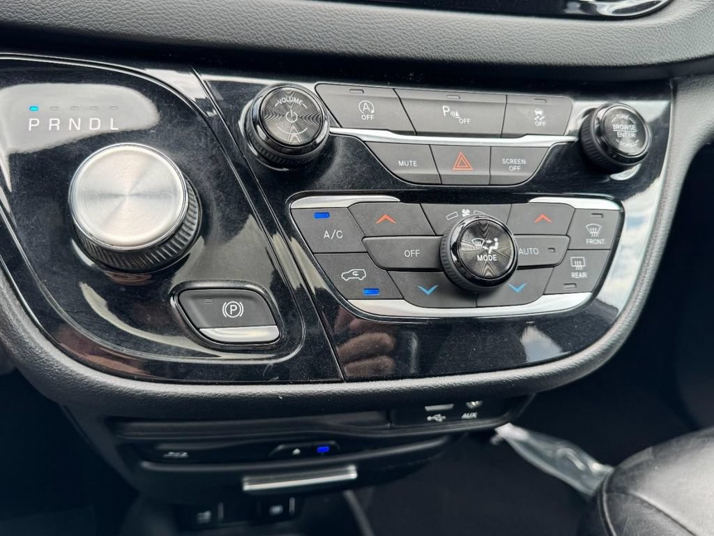 Used 2018 Chrysler Pacifica Touring-L Plus FWD image 20