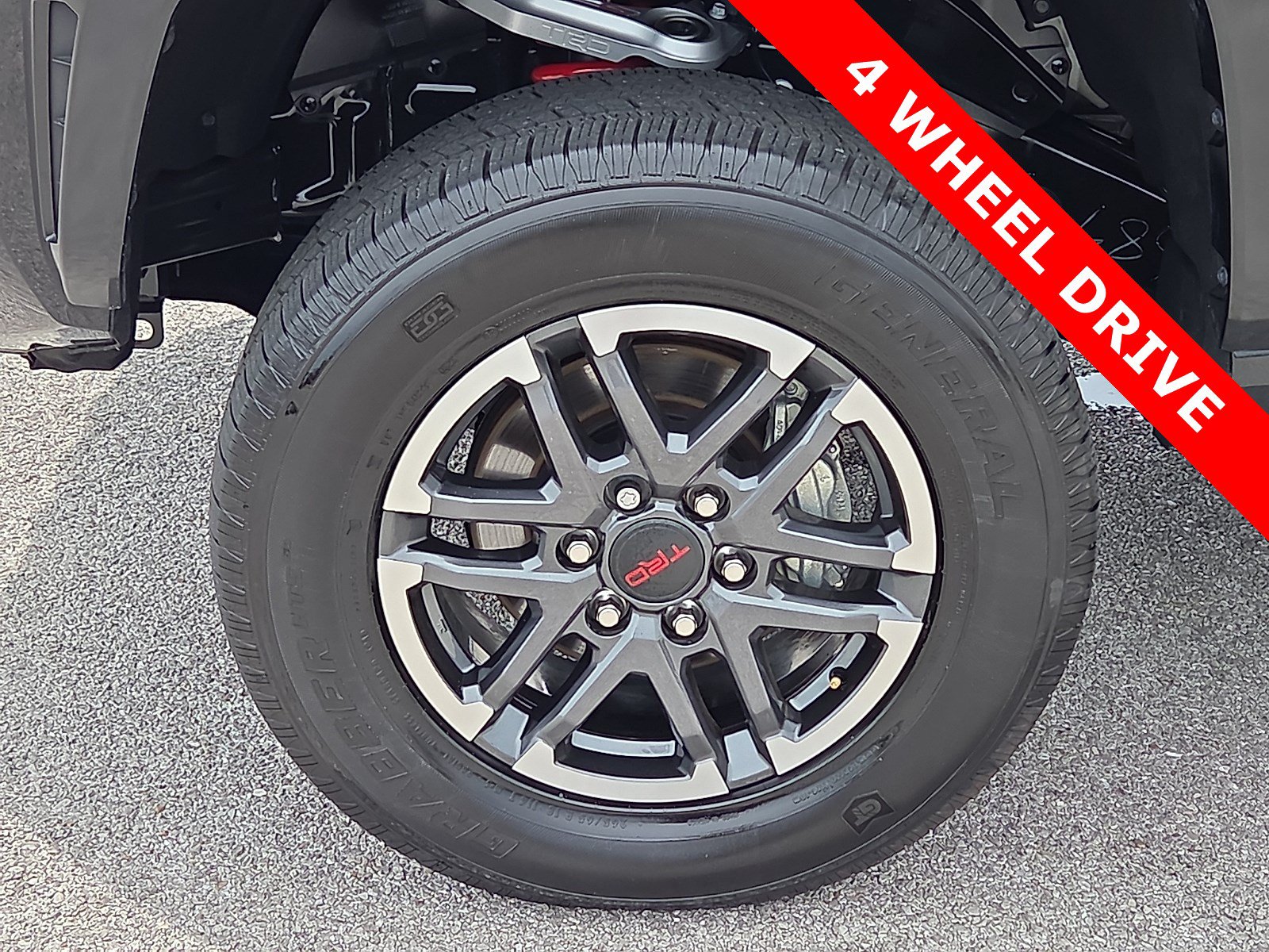 Used 2025 Toyota Tacoma TRD Sport AWD/4WD image 7