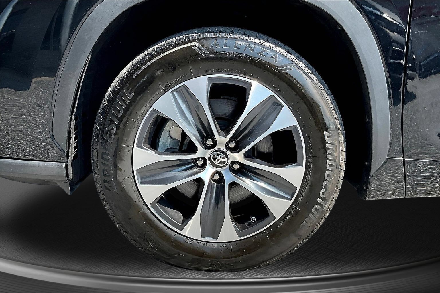 Used 2023 Toyota Highlander XLE FWD image 30