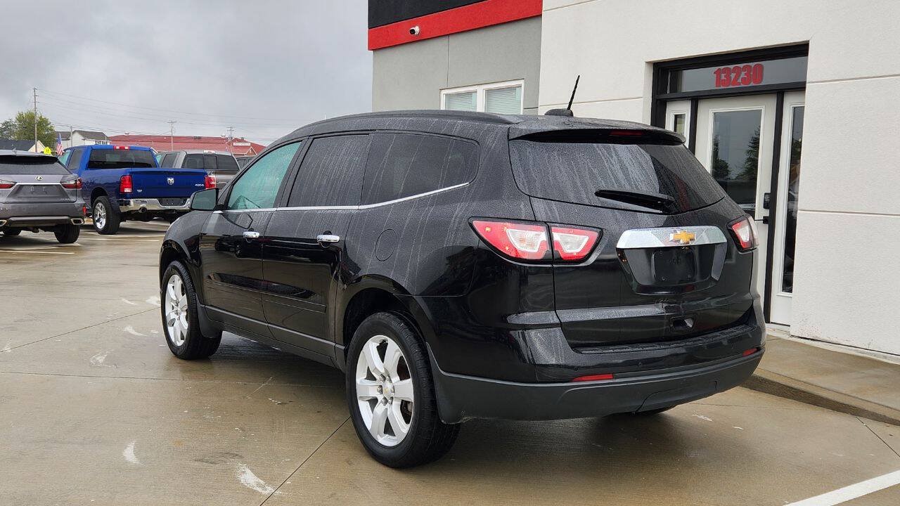 Used 2016 Chevrolet Traverse LT w/ Style and Technology Package FWD image 4