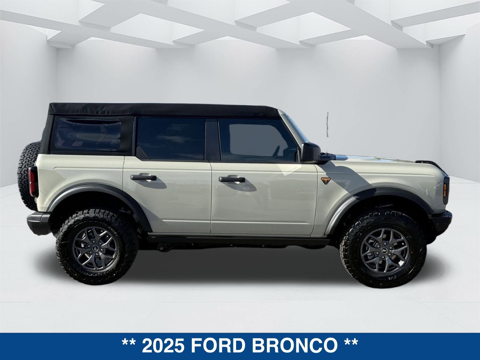 New 2025 Ford Bronco Badlands video 3