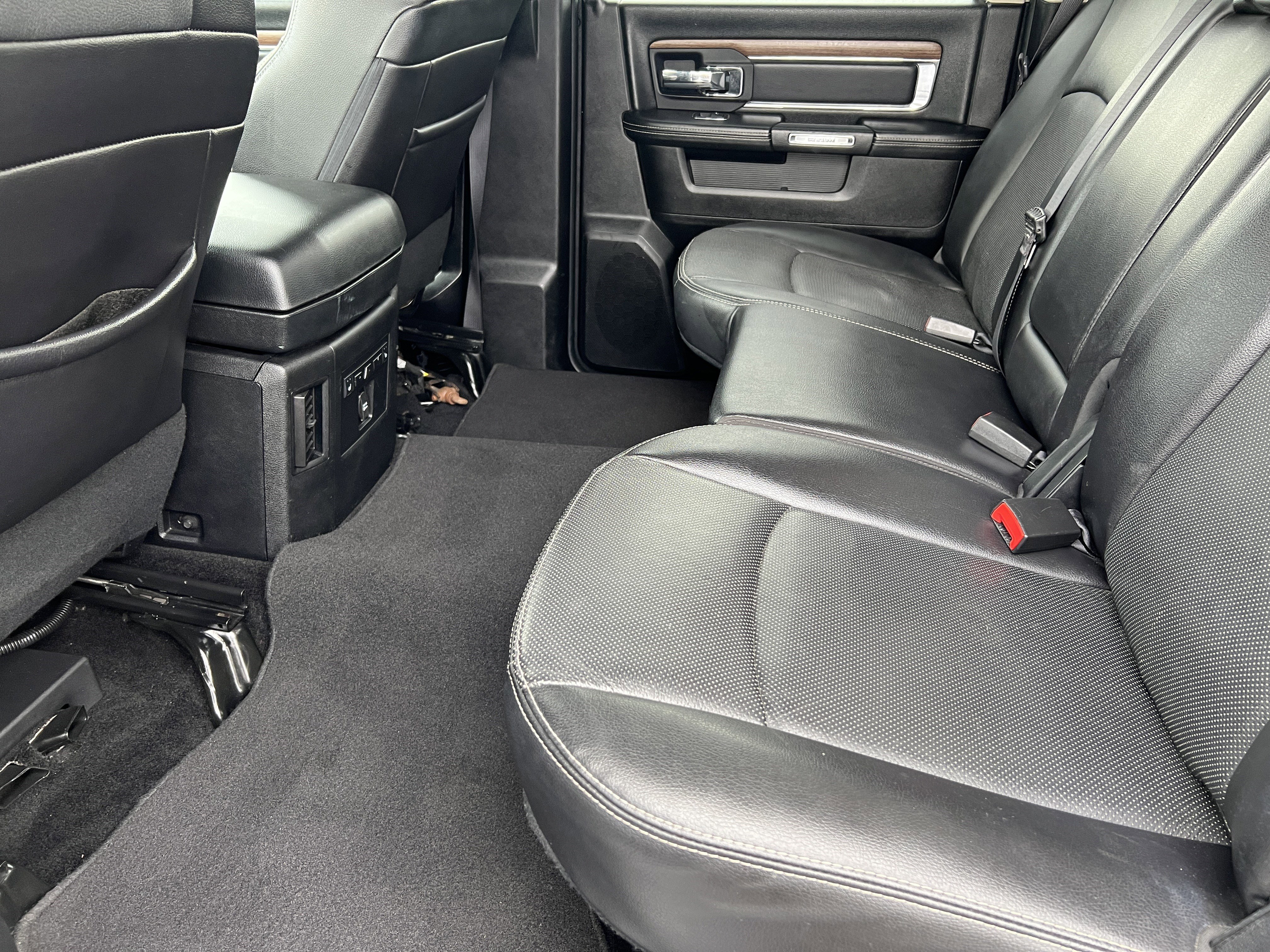 Used 2016 RAM 1500 Laramie image 19
