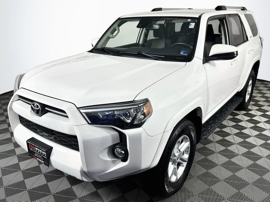 Used 2020 Toyota 4Runner SR5 AWD/4WD image 3