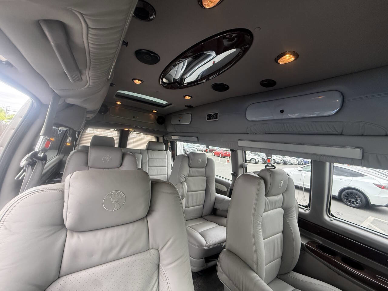 Used 2010 Chevrolet Express 2500 Extended w/ Preferred Equipment Group RWD image 18