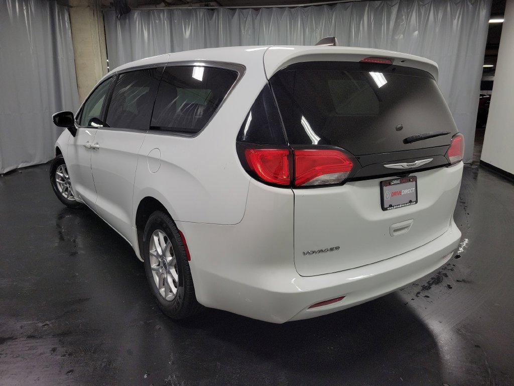 Used 2022 Chrysler Voyager LX FWD image 6