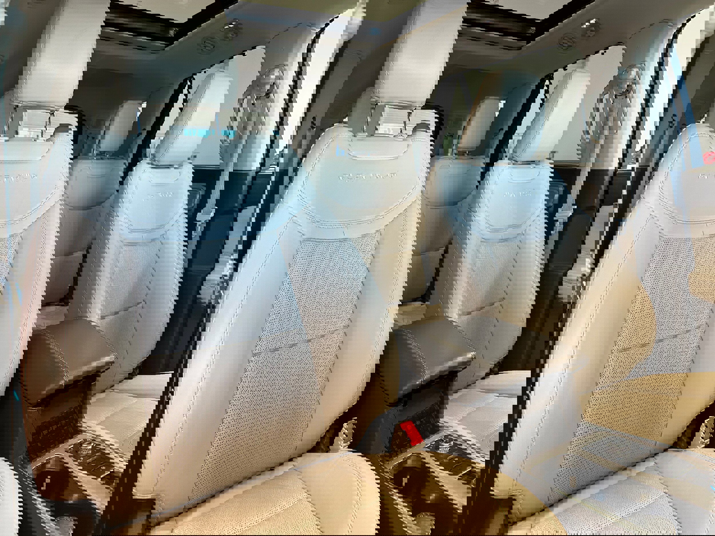 Used 2021 Ford Explorer Platinum w/ Equipment Group 601A image 17