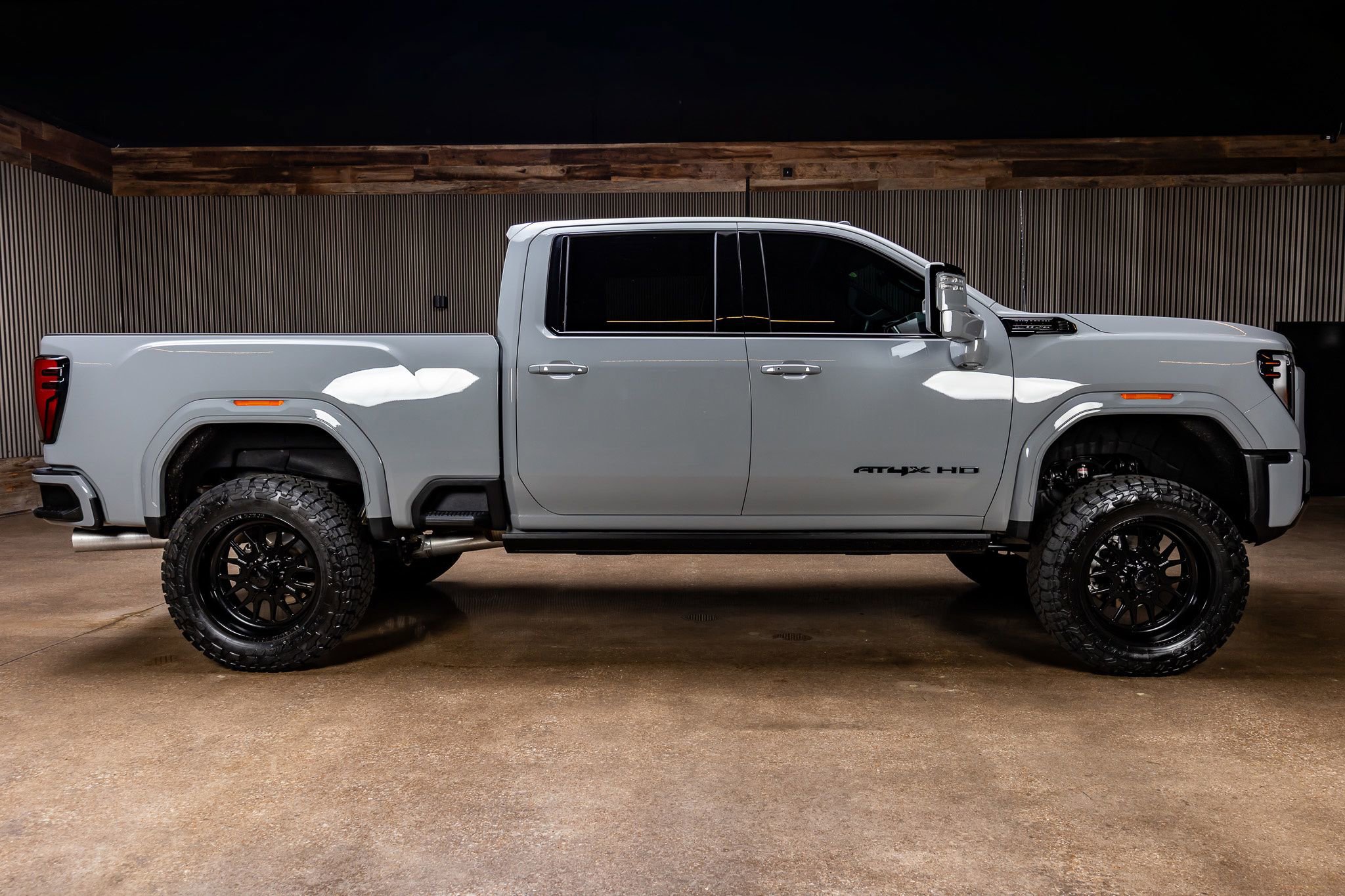 Used 2024 GMC Sierra 2500 AT4X image 11