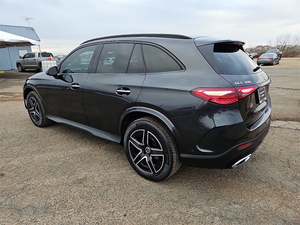 Used 2024 Mercedes-Benz GLC 300 4MATIC image 4