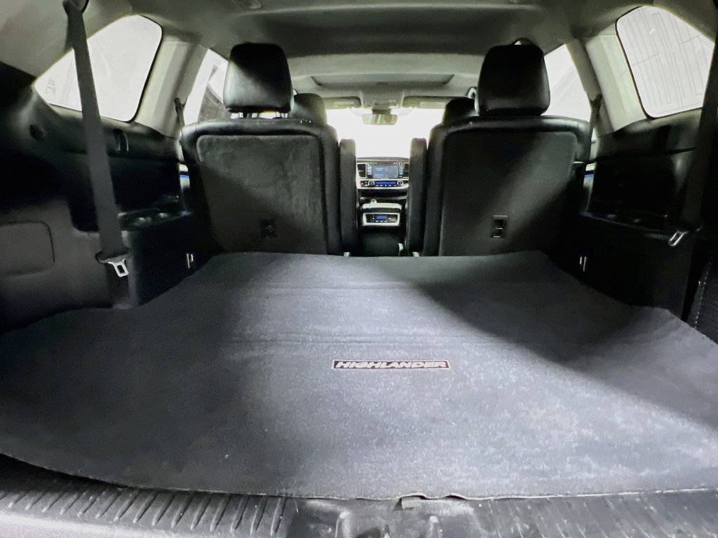 Used 2018 Toyota Highlander SE w/ Carpet Mat Package (TMS) AWD/4WD image 31