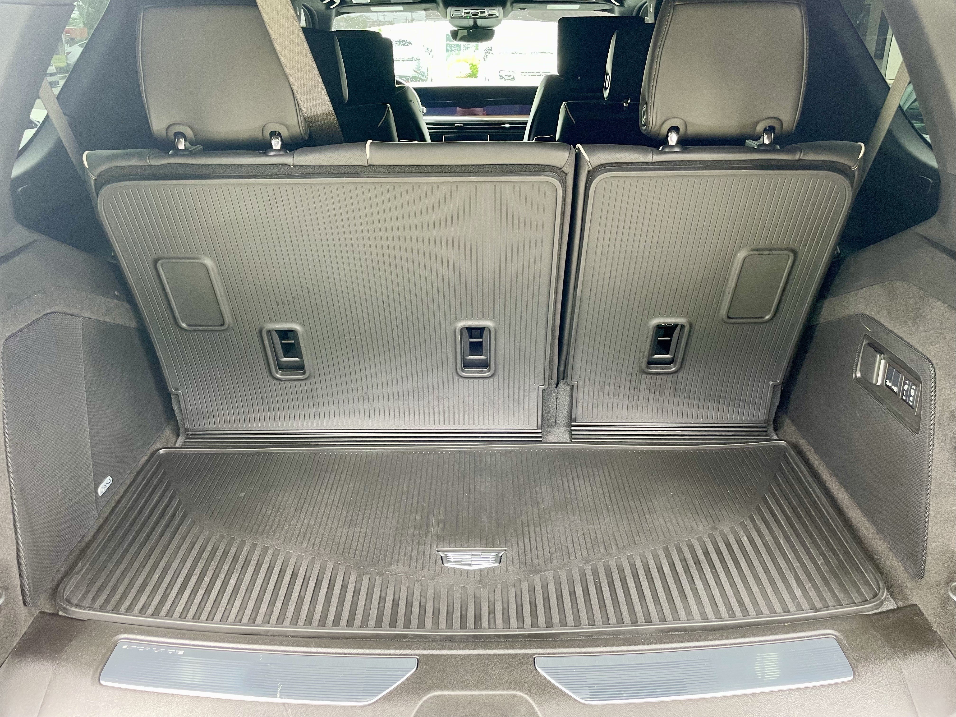 Used 2025 Cadillac Escalade Sport Platinum w/ LPO, ONYX Package AWD/4WD image 40