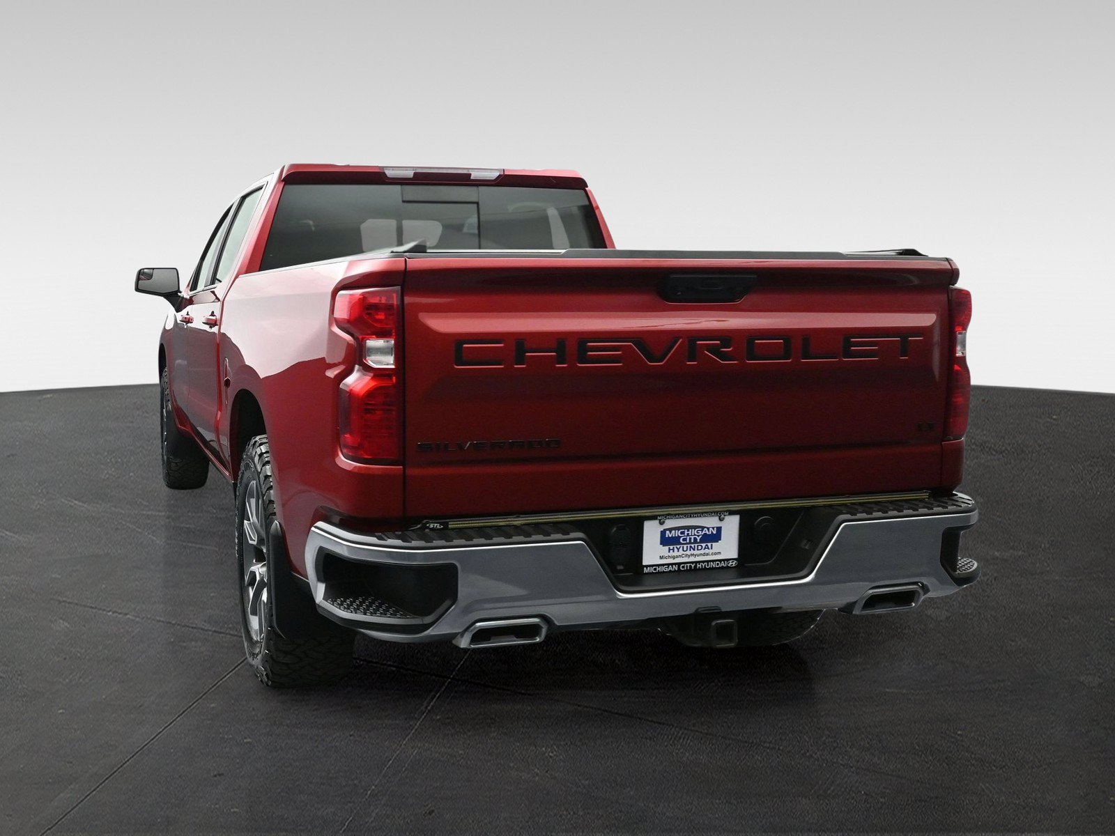 Used 2023 Chevrolet Silverado 1500 LT AWD/4WD image 3