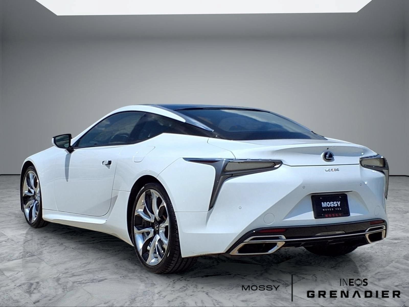 Used 2018 Lexus LC 500 Coupe w/ Sport Package RWD image 2