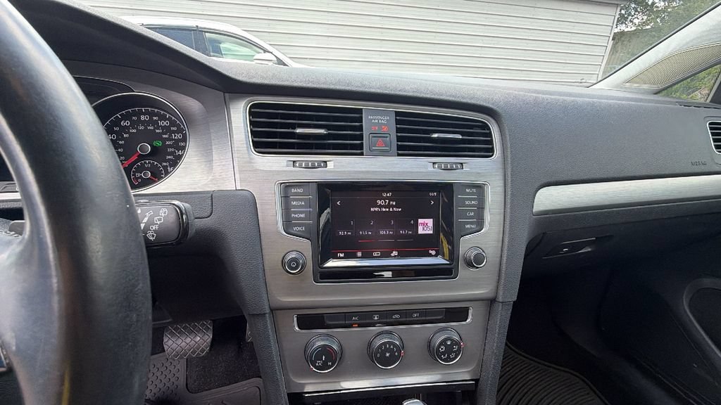 Used 2015 Volkswagen Golf TDI S FWD image 19