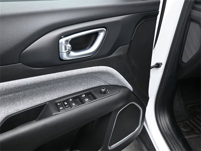 Used 2025 Jeep Compass Sport image 22