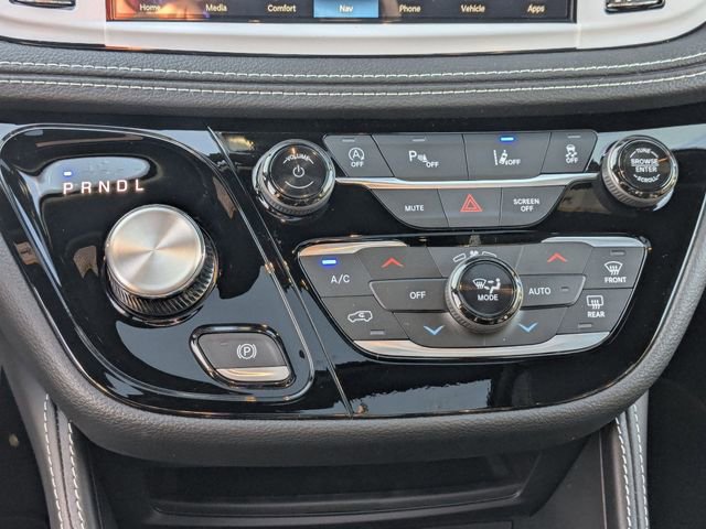 New 2026 Chrysler Pacifica Limited image 21