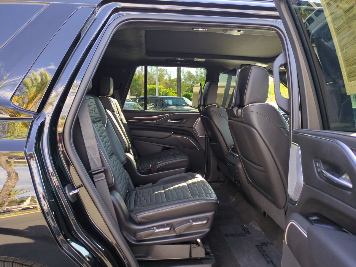 Used 2022 Cadillac Escalade Sport Platinum w/ Heavy-Duty Trailer Package AWD/4WD image 30