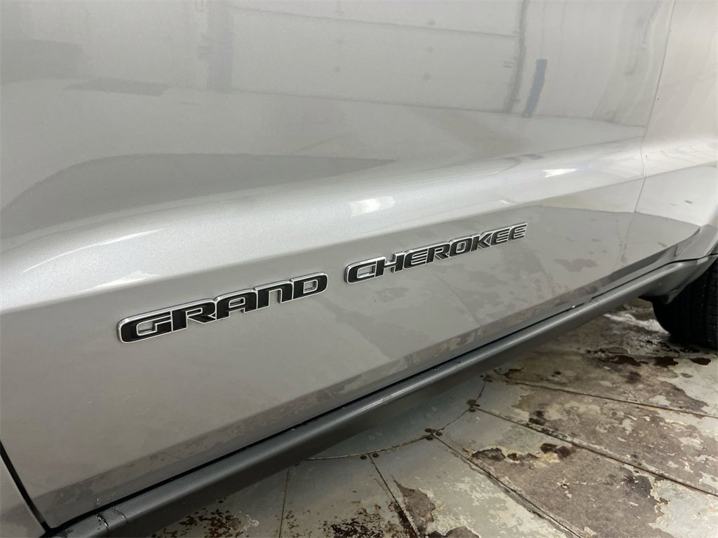 Used 2021 Jeep Grand Cherokee Laredo w/ Security & Convenience Group image 25