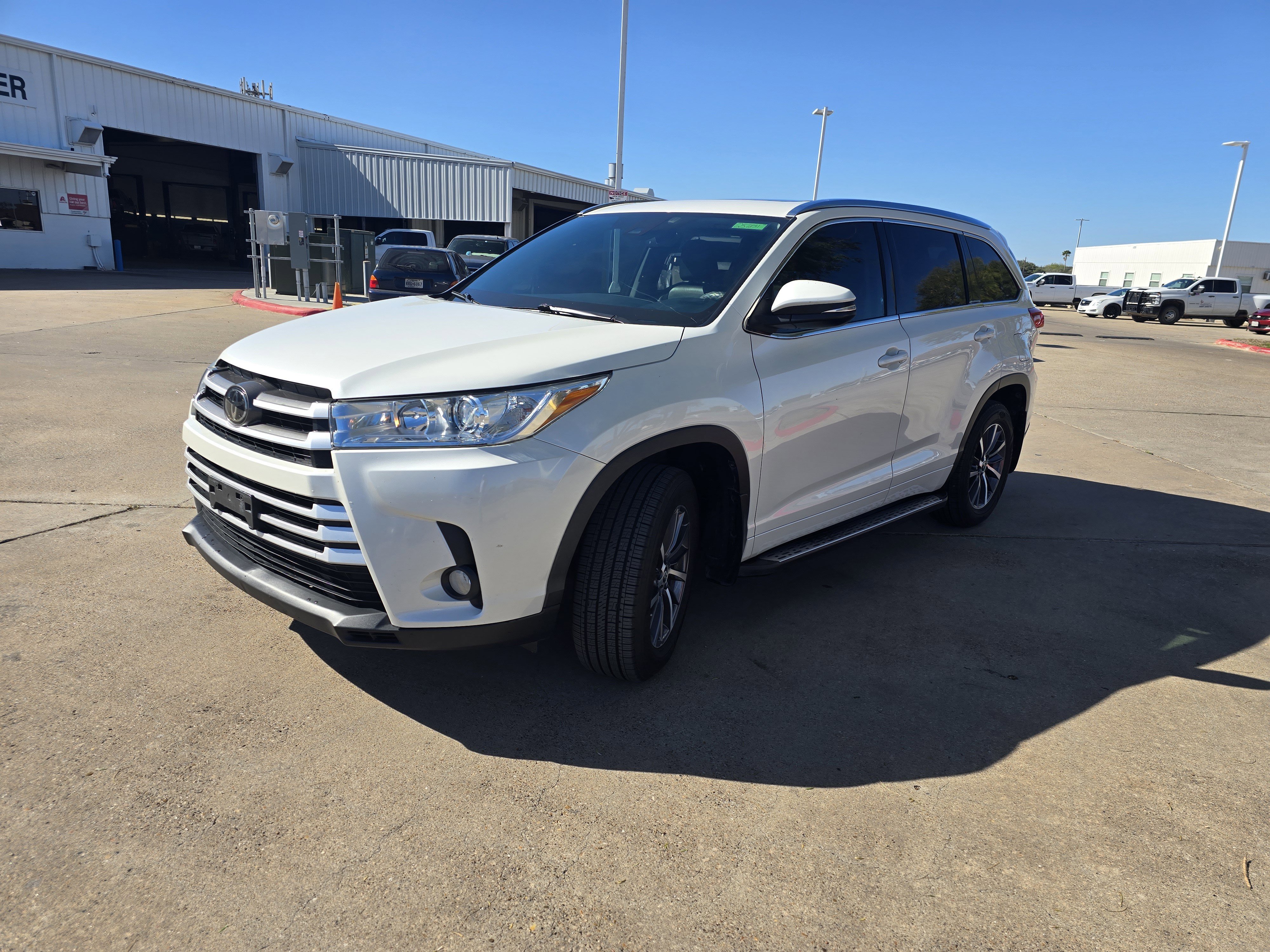 Used 2018 Toyota Highlander XLE image 7