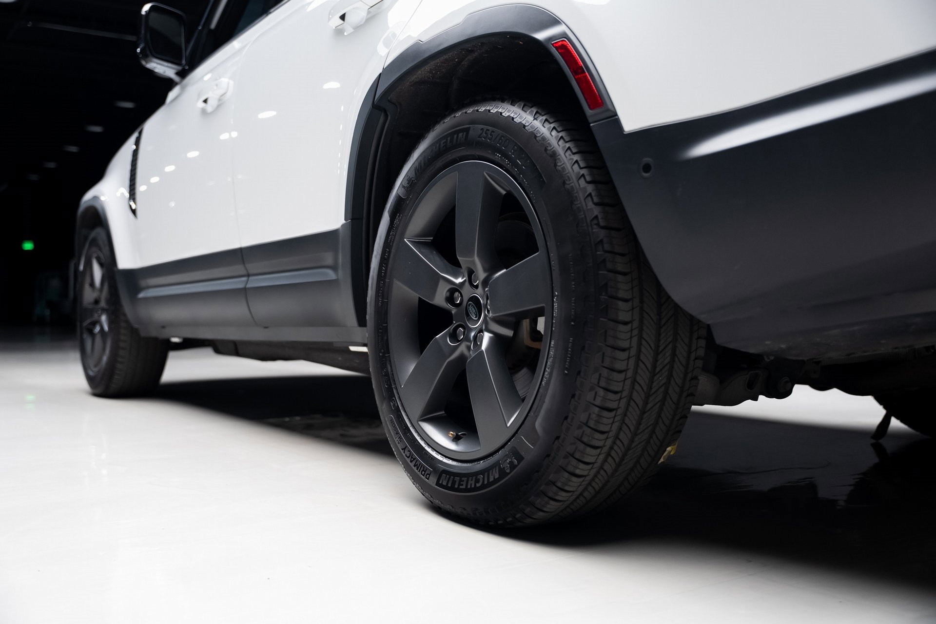 Used 2023 Land Rover Defender 130 SE image 80