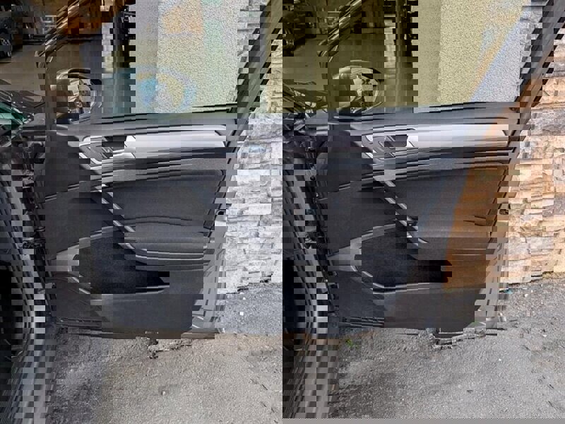 Used 2015 Volkswagen e-Golf Limited Edition image 28