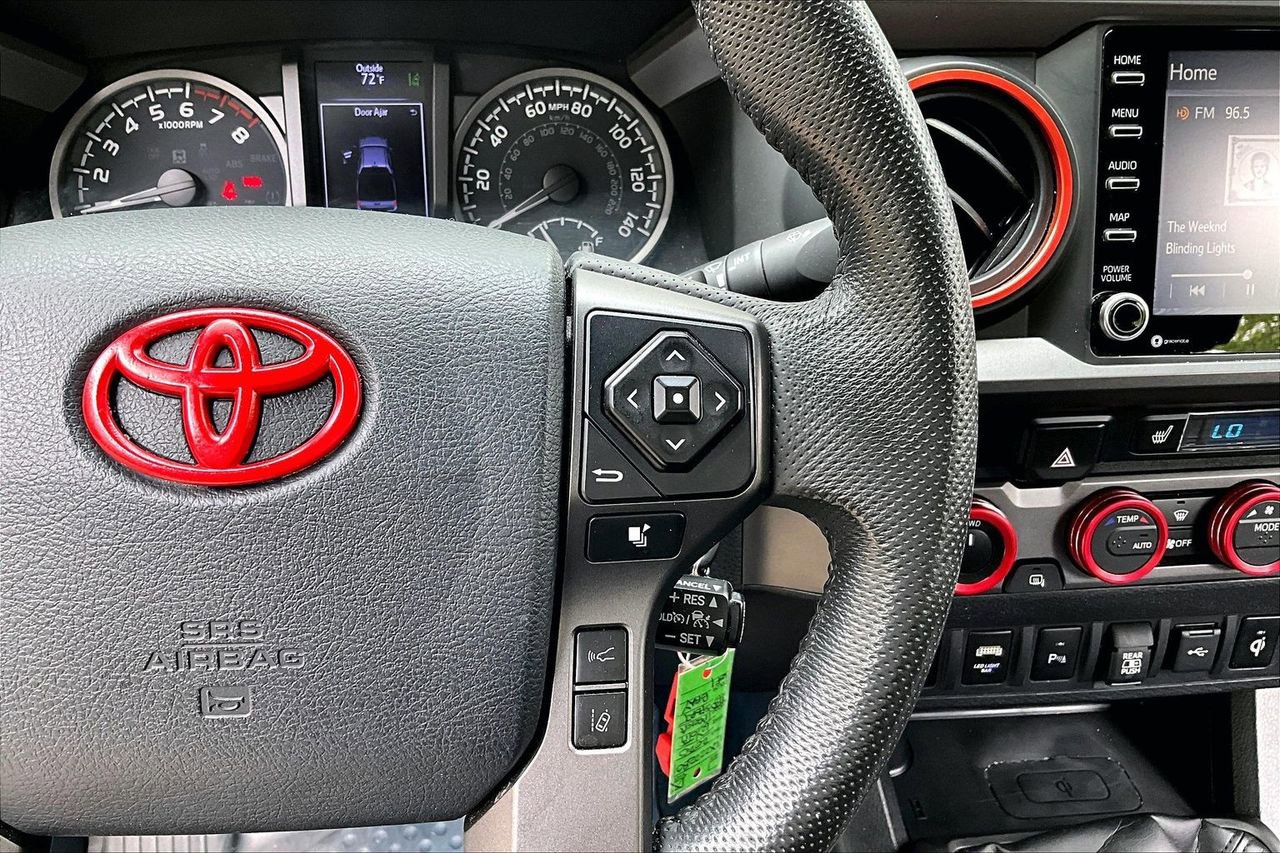 Used 2020 Toyota Tacoma TRD Sport w/ TRD Premium Sport Package AWD/4WD image 11