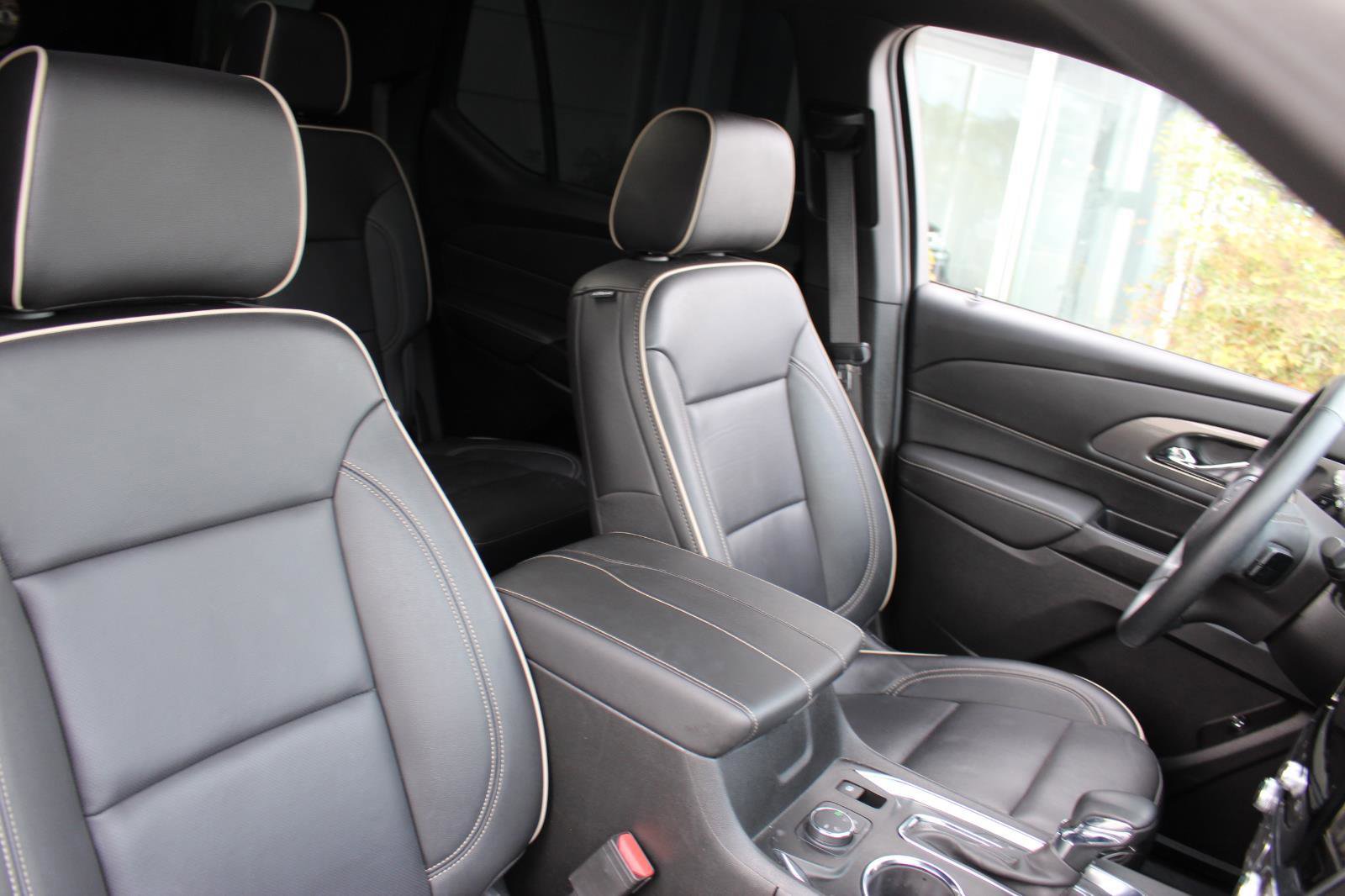 Used 2023 Chevrolet Traverse Premier w/ Redline Edition image 16
