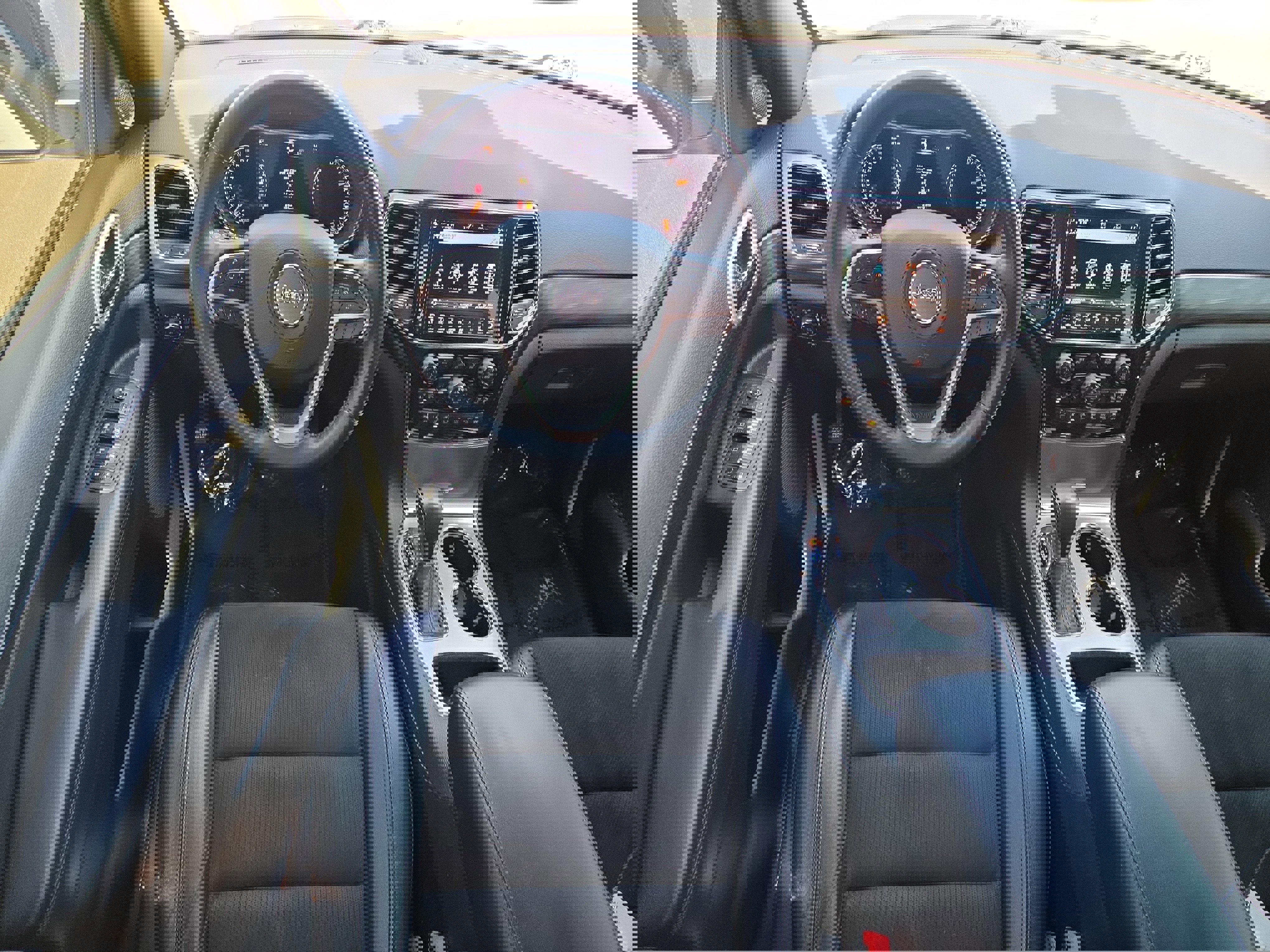 Used 2022 Jeep Grand Cherokee Laredo X image 13