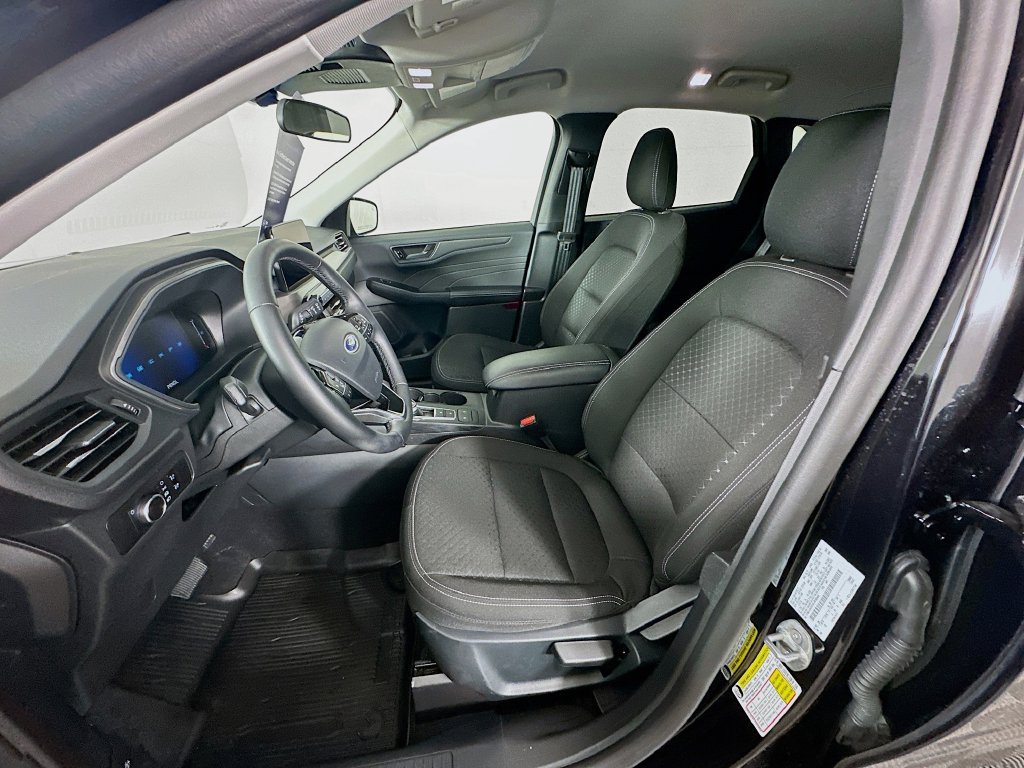 Used 2025 Ford Escape Active w/ Cold Weather Package FWD image 28