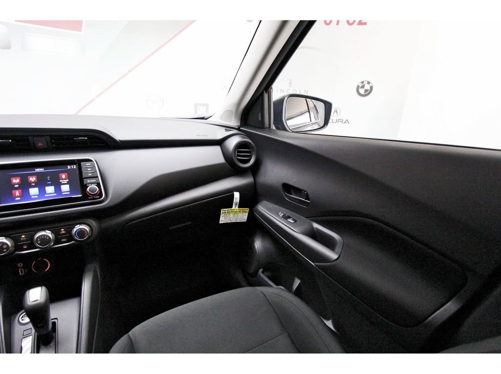 Certified 2025 Nissan Kicks Play S image 8