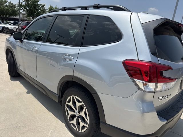 Used 2019 Subaru Forester Premium AWD/4WD image 4