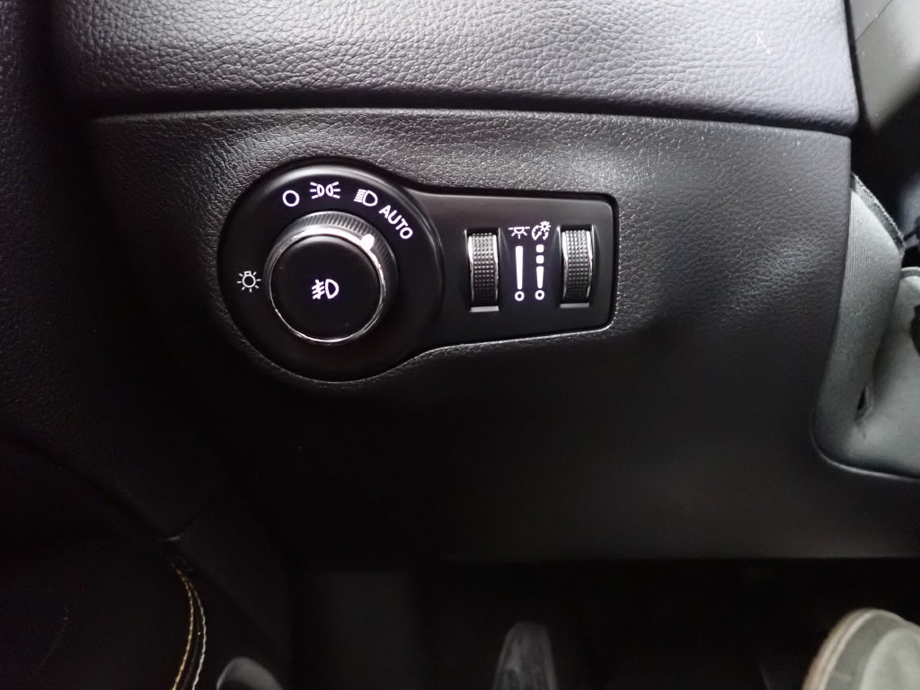 Used 2018 Jeep Compass Latitude w/ Cold Weather Group AWD/4WD image 22