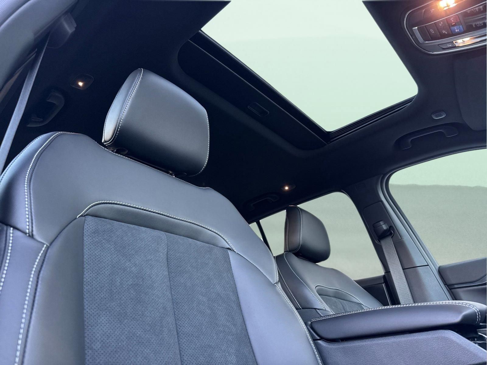 New 2025 Jeep Grand Cherokee Altitude w/ Trailer Tow Package image 17