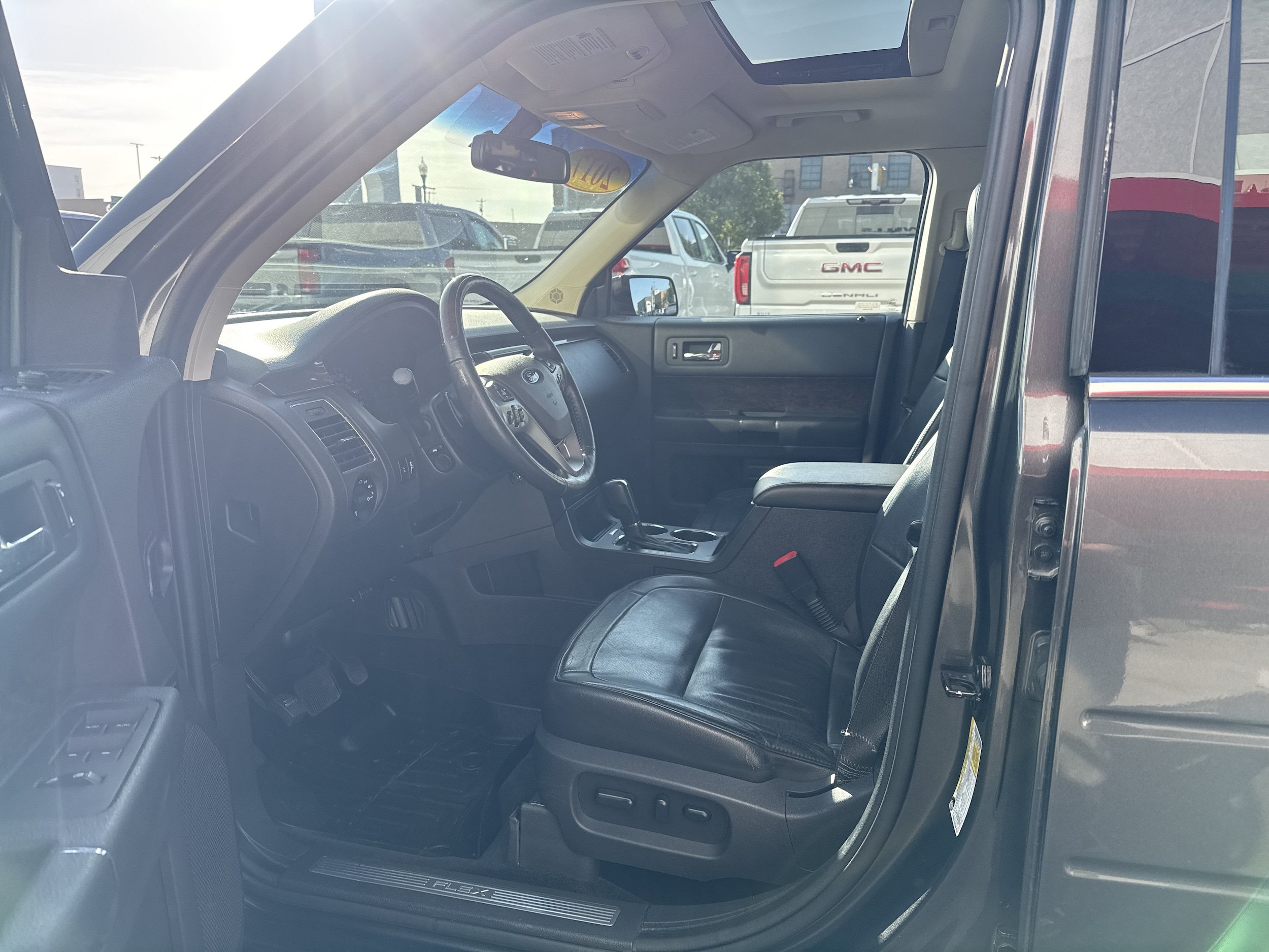 Used 2017 Ford Flex Limited w/ Equipment Group 303A AWD/4WD image 2