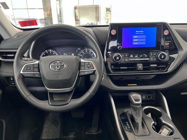 Used 2024 Toyota Highlander XLE image 6