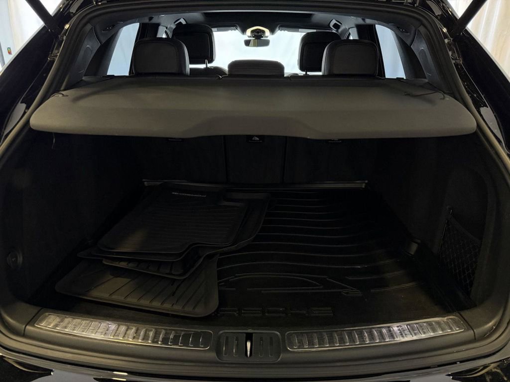 Certified 2022 Porsche Macan image 28