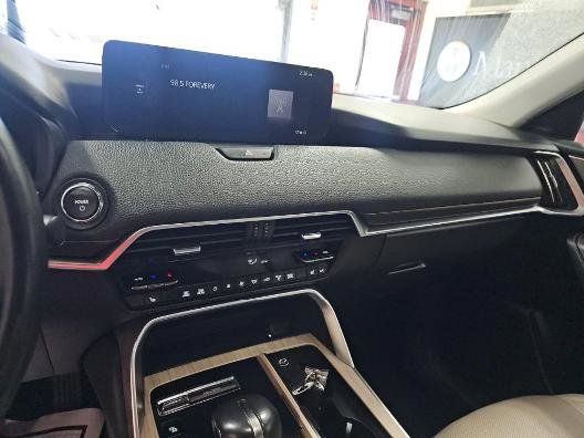 Used 2024 MAZDA CX-90 Plug-In Hybrid w/ Premium Pkg image 8