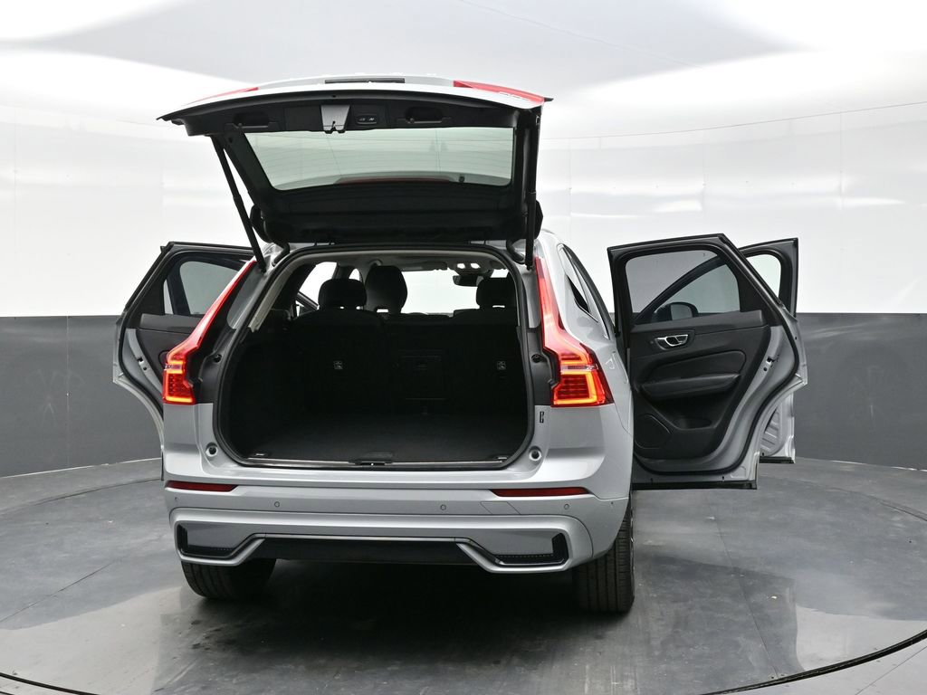Used 2025 Volvo XC60 B5 Plus image 35