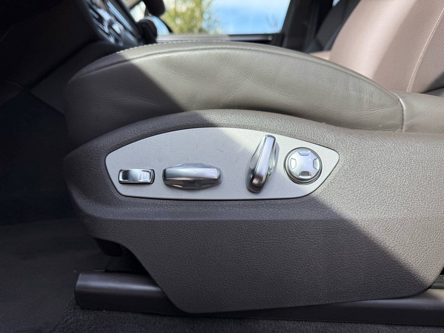 Used 2025 Porsche Macan image 28