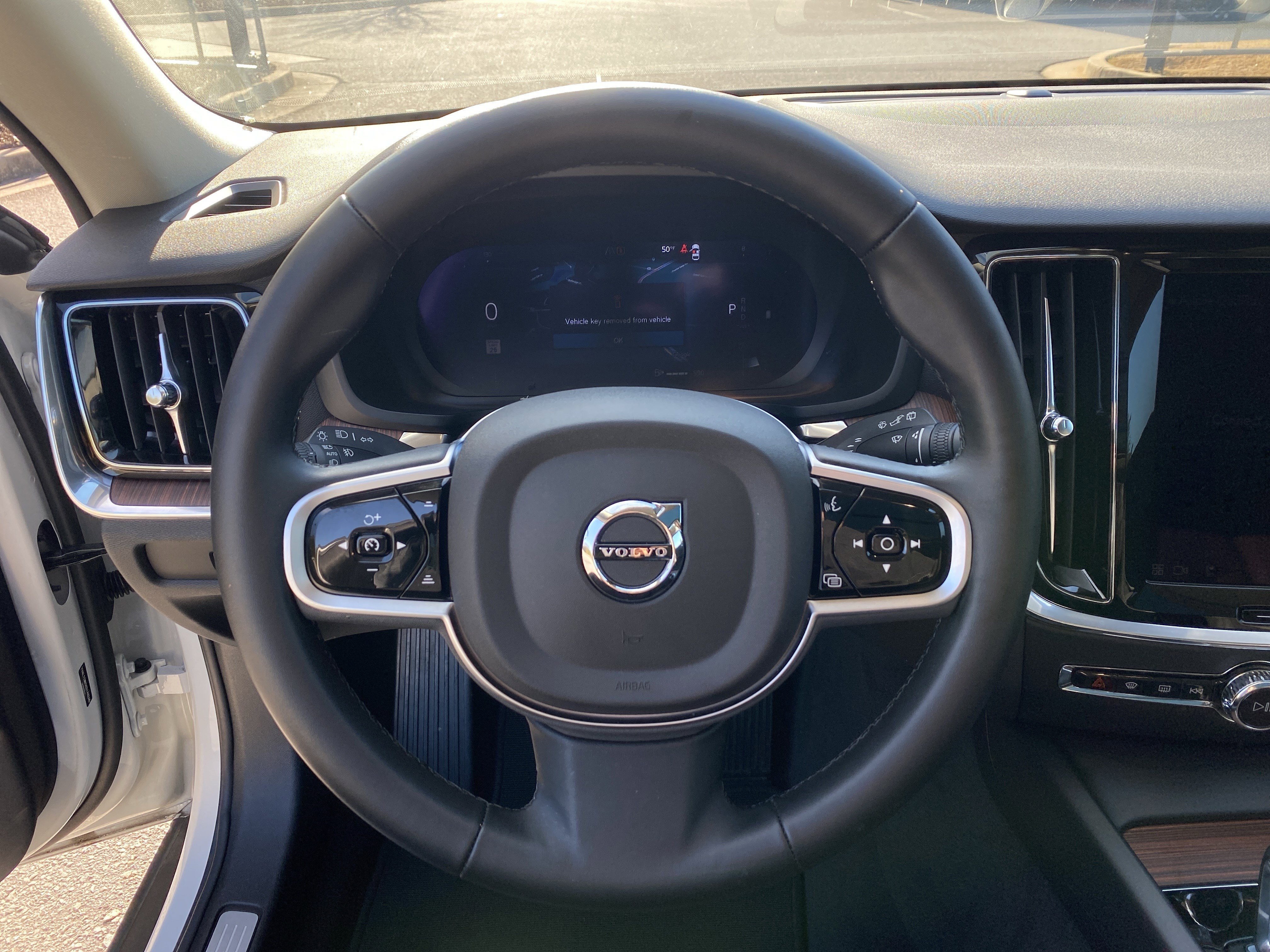 Used 2025 Volvo V60 B5 Cross Country Plus image 10