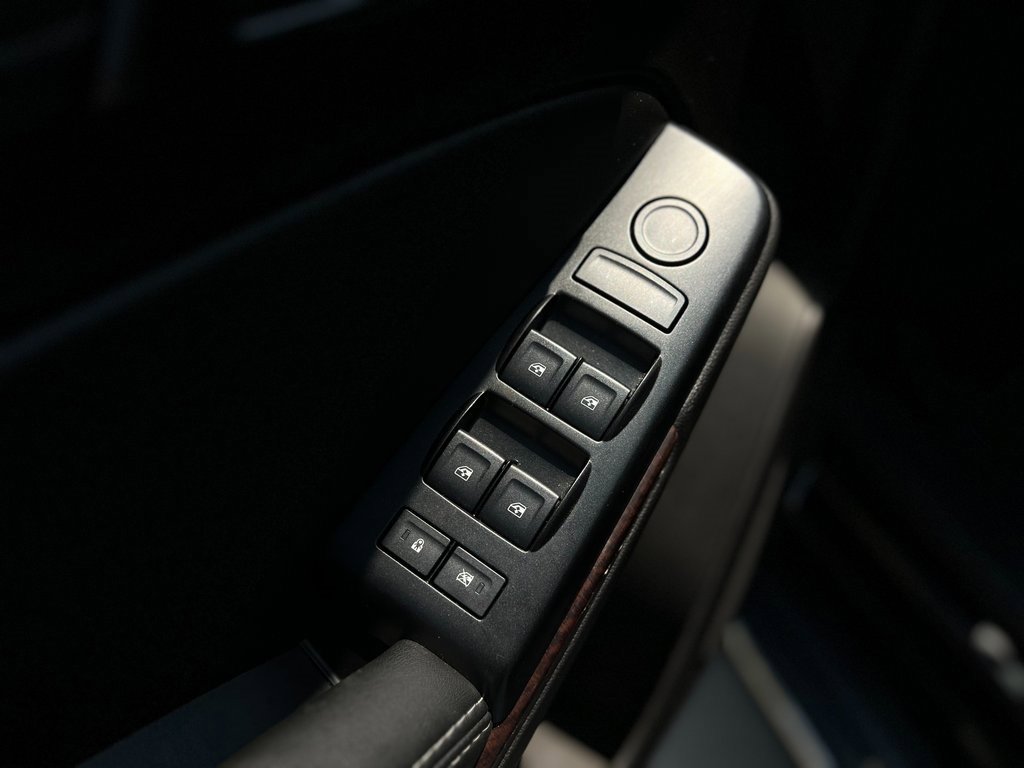 Used 2017 GMC Yukon SLE w/ SLE Value Package image 40